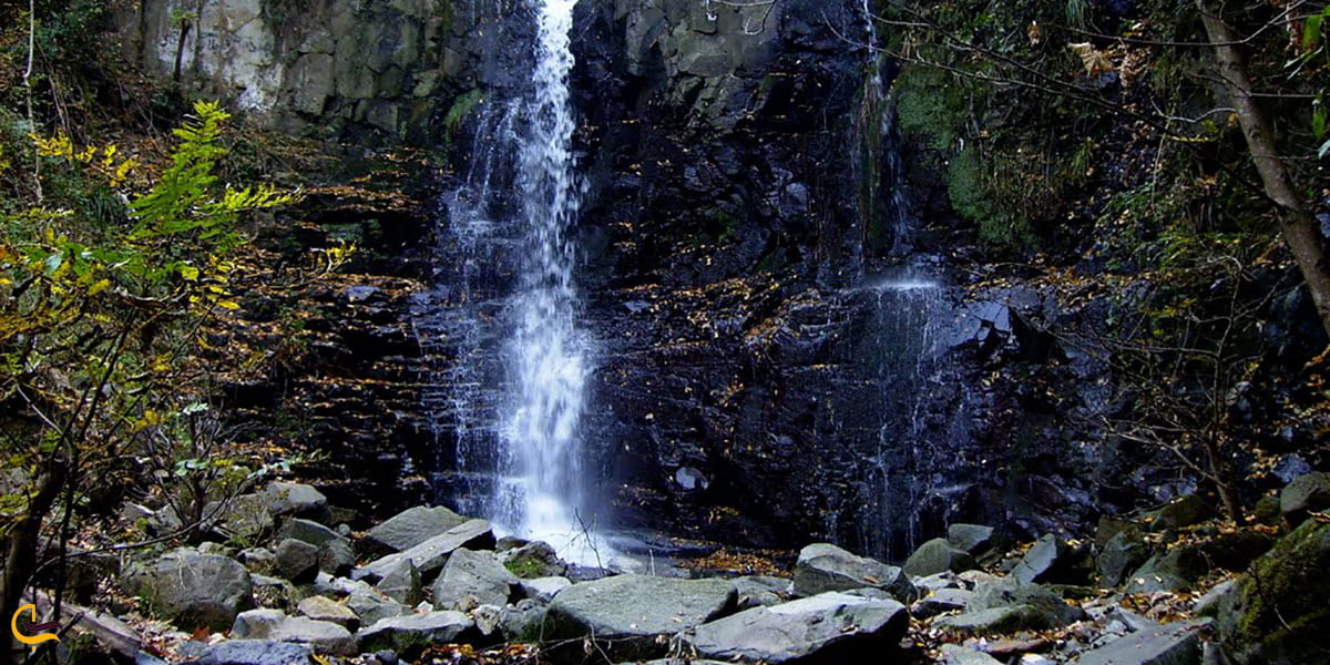 عکس چشمه‌ لاریخانی