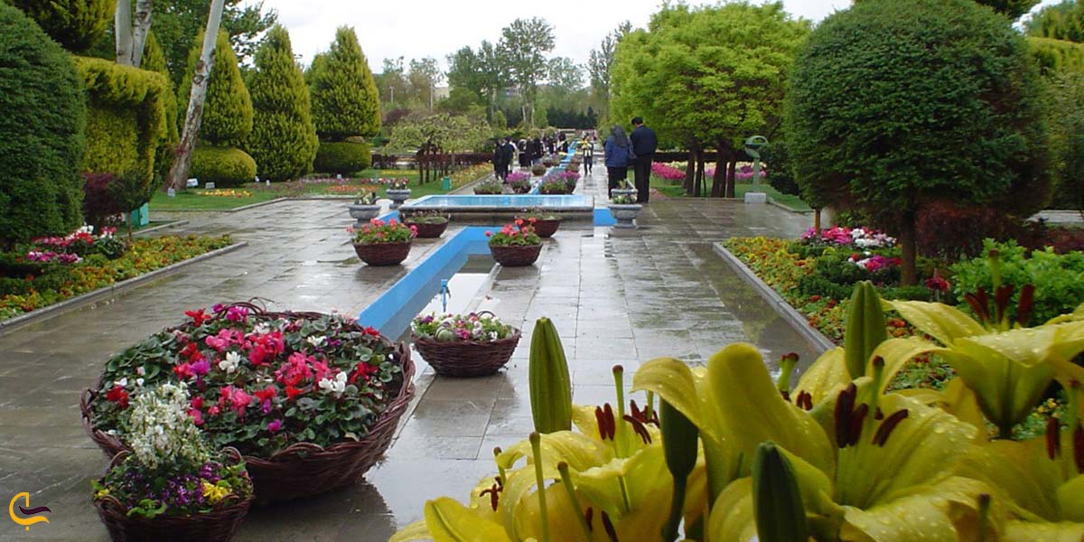 تصویری از باغ گلهای اصفهان