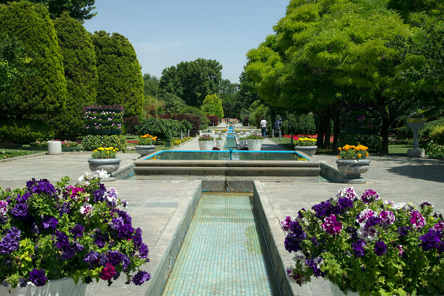 تصویری از باغ گلها اصفهان