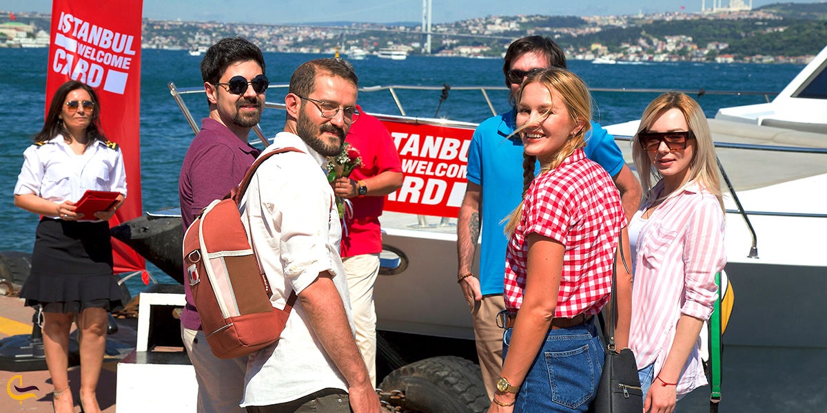 عکس استفاده گروهی از کارت گردشگری استانبول