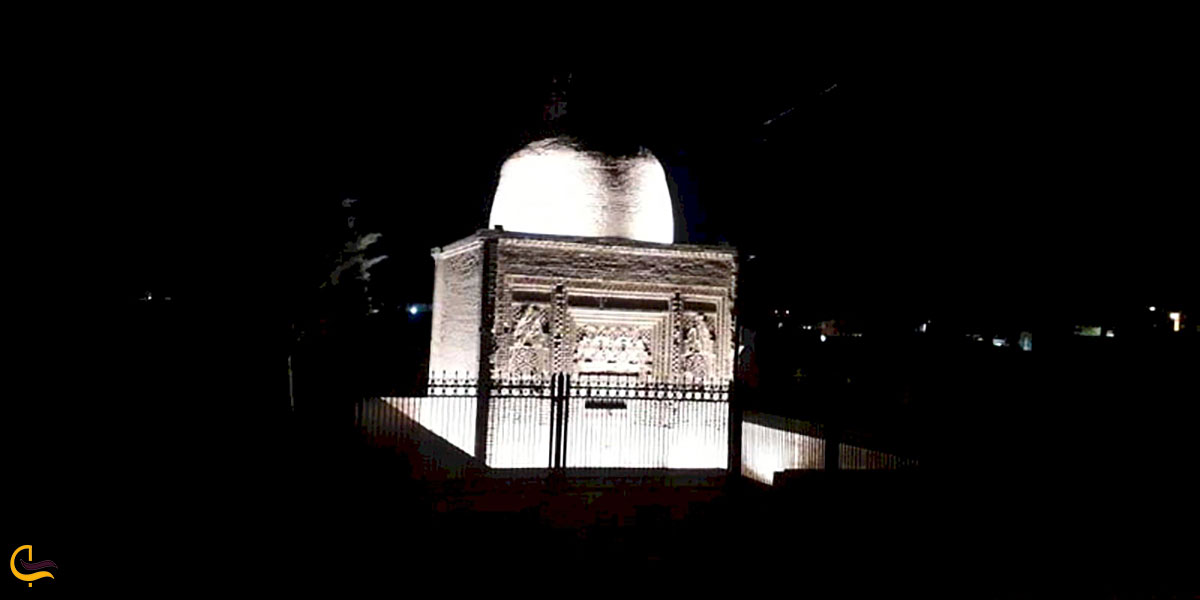 عکس نورپردازی بنای تاریخی بقعه پیر تاکستان