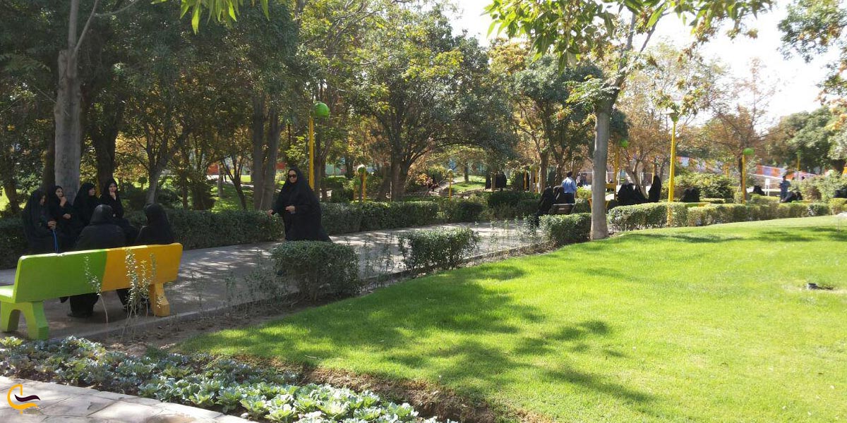تصویری از باغ بانوان پارک ملت