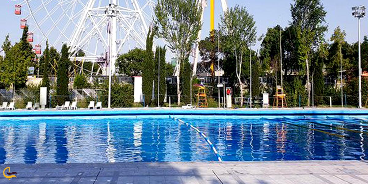 تصویری از استخر روباز ملت مشهد