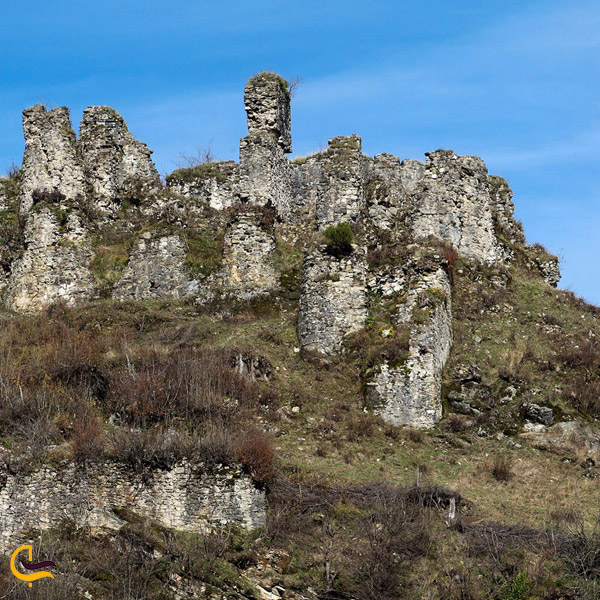 تصویری از قلعه گردن