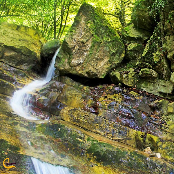 تصویری از آبشار سنگ نو
