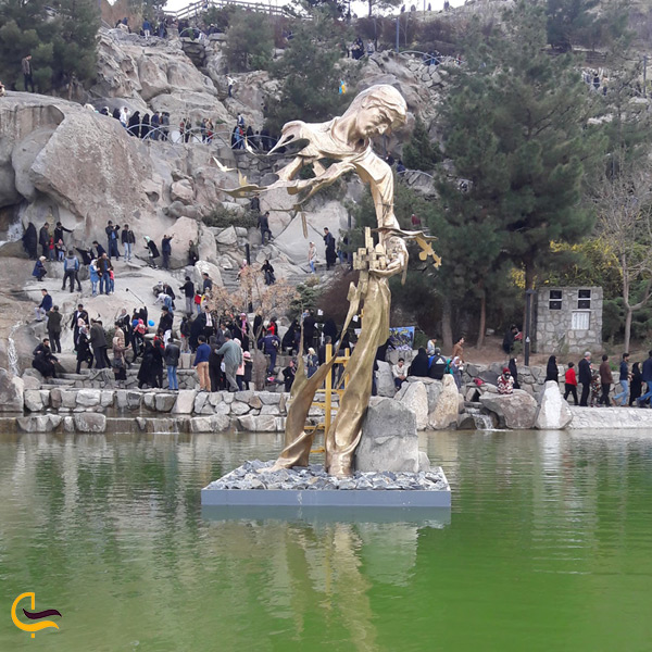 تصویری از مجسمه‌های کوهسنگی مشهد