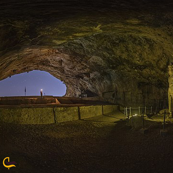 تصویری از غار شاپور اول