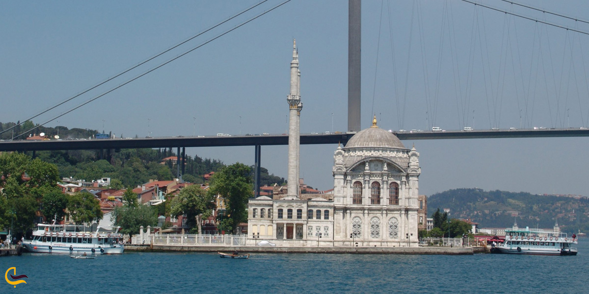 تصویری از مسجد اورتاکوی استانبول