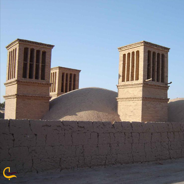 تصویری از بادگیرها در روستای تاریخی سر یزد