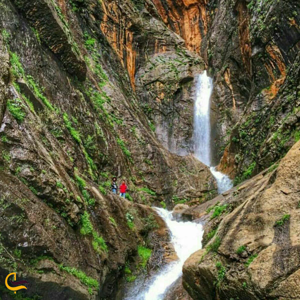 تصویری از آبشار سنگ درکا