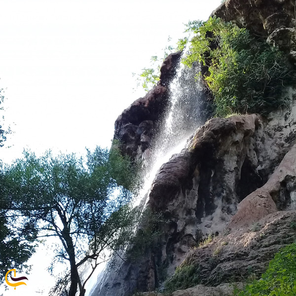 تصویری از آبشار کمرد
