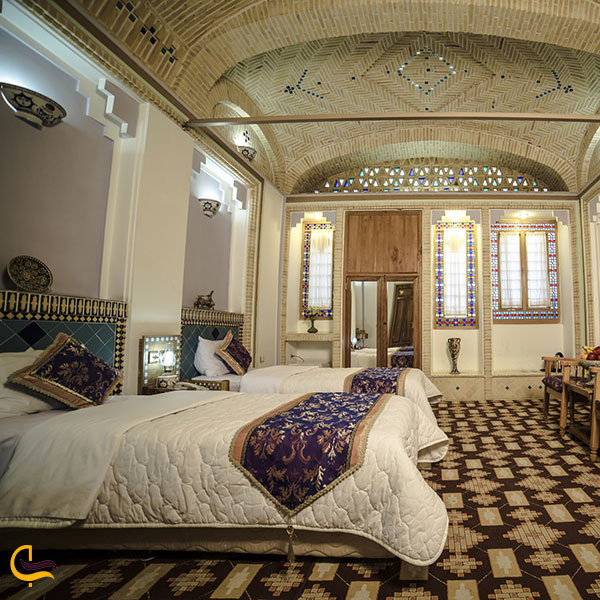 عکس اتاق های هتل باغ مشیر الممالک یزد