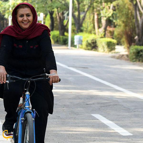 عکس دوچرخه سواری دربوستان بهشت مادران