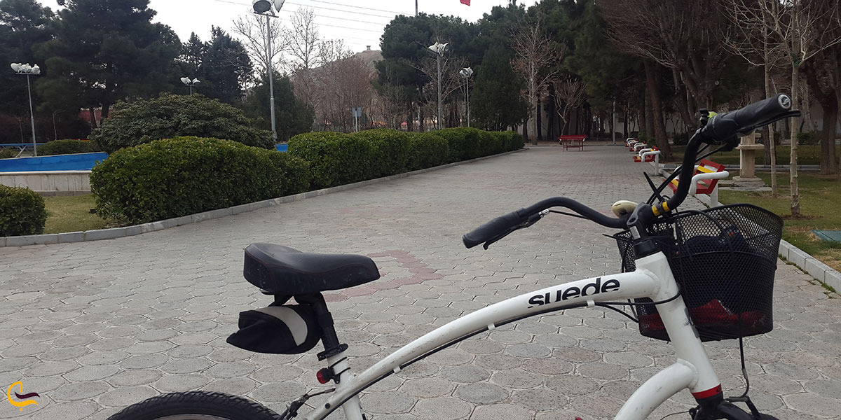 عکس دوچرخه سواری در بوستان پیروزی