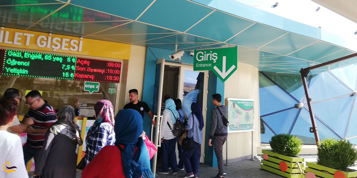 عکس اطلاعات بازدید از باغ گرمسیری پروانه