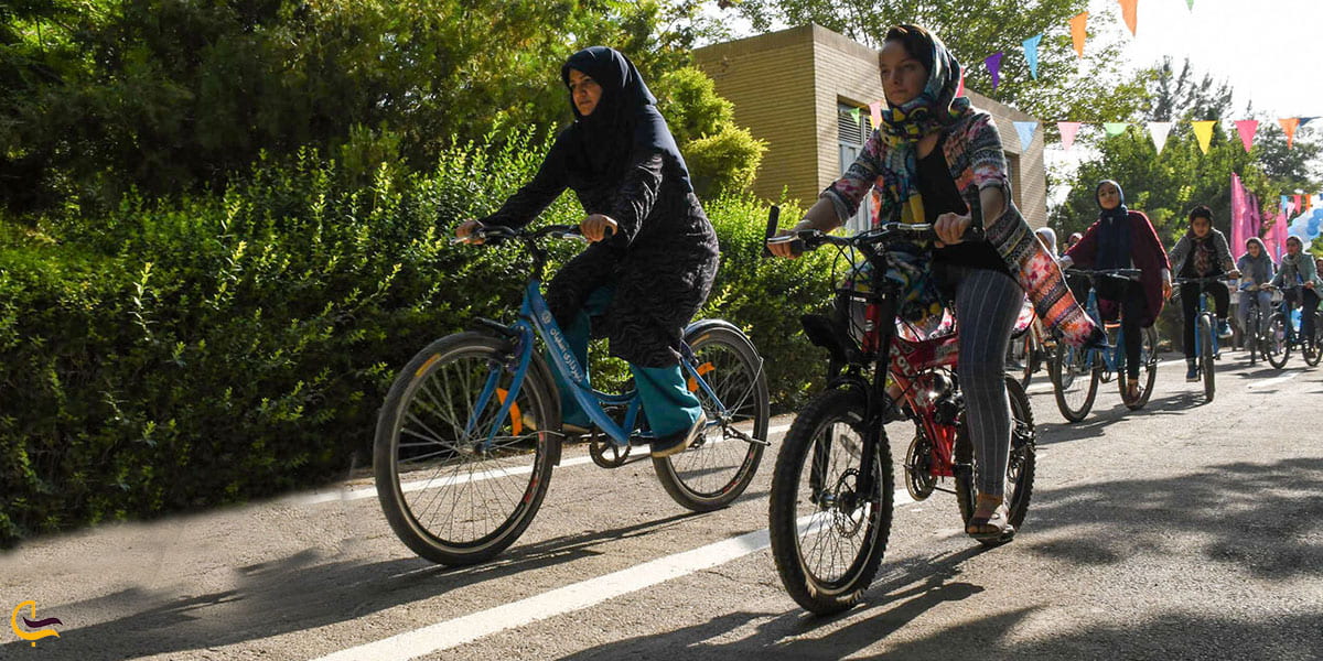 عکس دوچرخه سواری بوستان کوثر