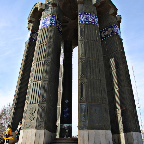 تصویری از برج یادمان شهدای گمنام