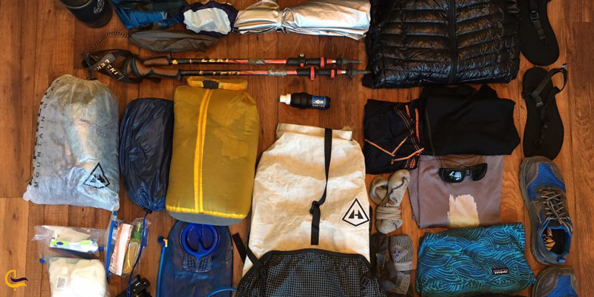 تصویری از تجهیزات لازم برای کوهنوردی در تنگه پیازه