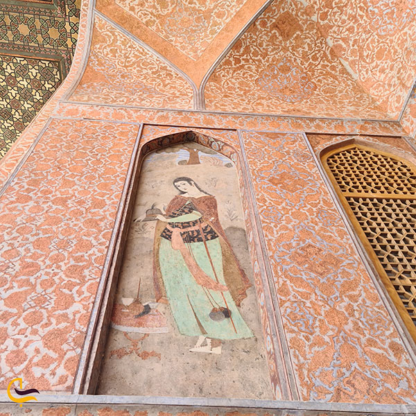 عکس نقاشی‌های داخل کاخ عالی قاپو اصفهان
