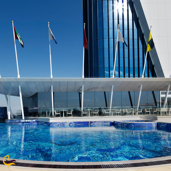 عکس از محیط بیرون هتل برج العرب دبی
