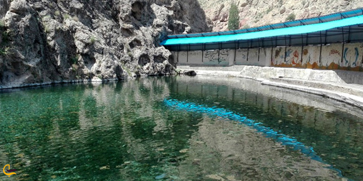 عکس از استخر چشمه آب معدنی خمده
