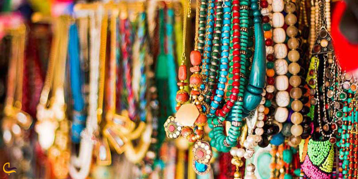 تصویری از غرفه‌های فروش سوغاتی پارک بابا قدرت مشهد