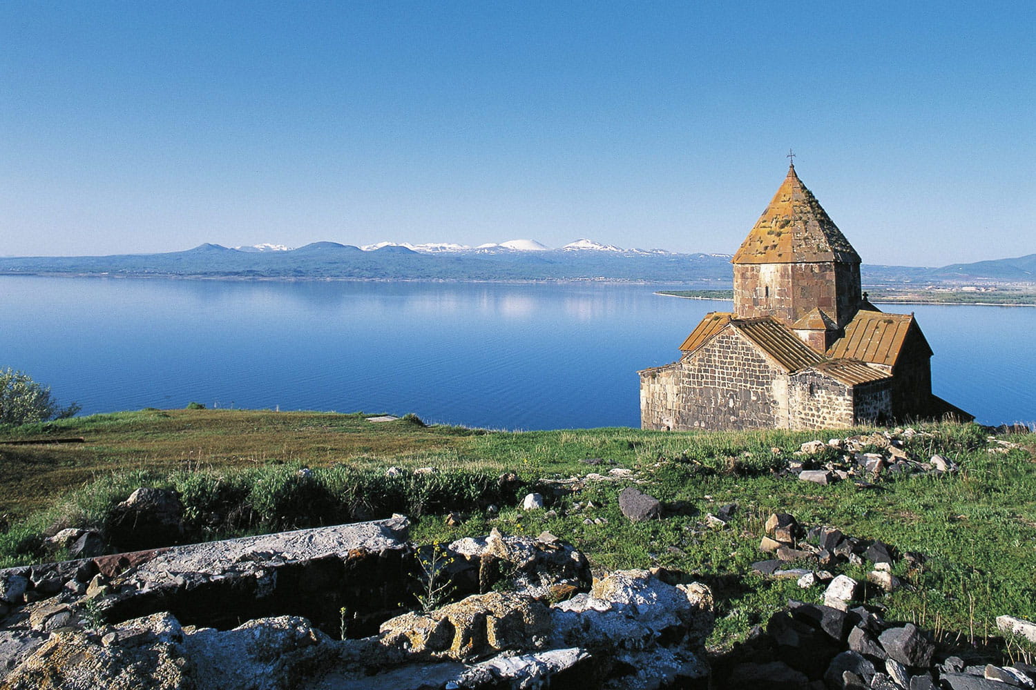 عکس دریاچه سوان ارمنستان