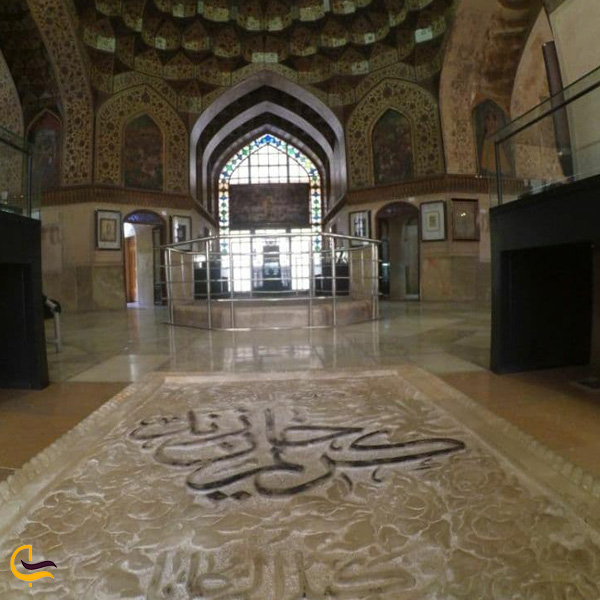 نمایی از مقبره کریم‌خان زند در موزه پارس