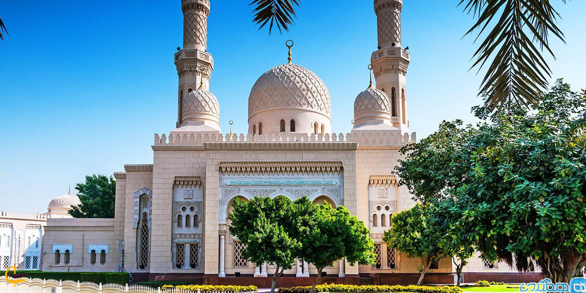 تصویری از بیرون مسجد جمیرا دبی