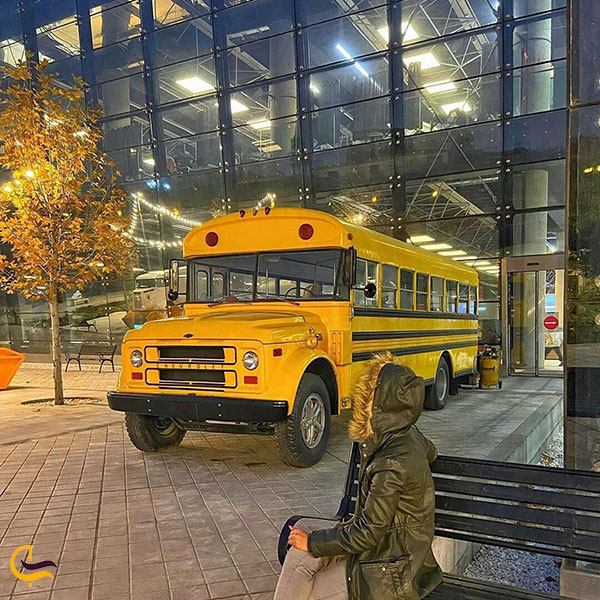 عکس اتوبوس مدرسه آمریکایی در باغ غذای تهران