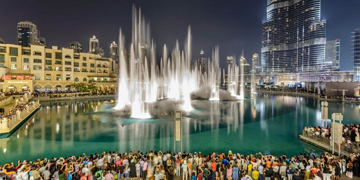 عکس زمان‌ اجرای نمایش آبنمای دبی