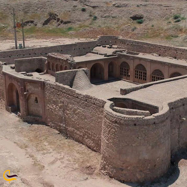 عکس قلعه نظامی کنجان چم مهران