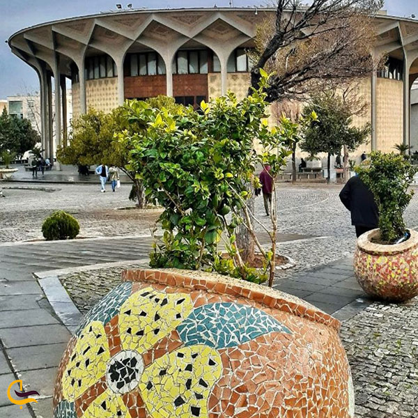 عکس محوطه بیرونی تئاتر شهر تهران