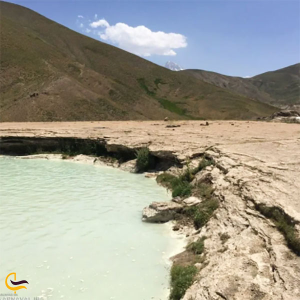 عکس تغییر رنگ آب دریاچه دیو آسیاب