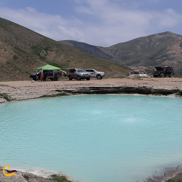 عکس پیک‌نیک در دریاچه چشمه دیو آسیاب لار