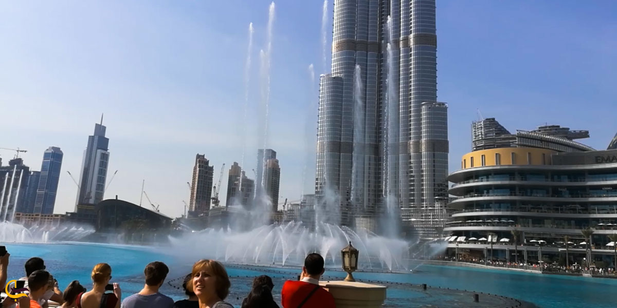 عکس بهترین زمان بازدید از آبنمای برج خلیفه