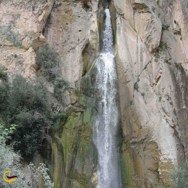 تصویری از آبشار اسفجیر فاروج
