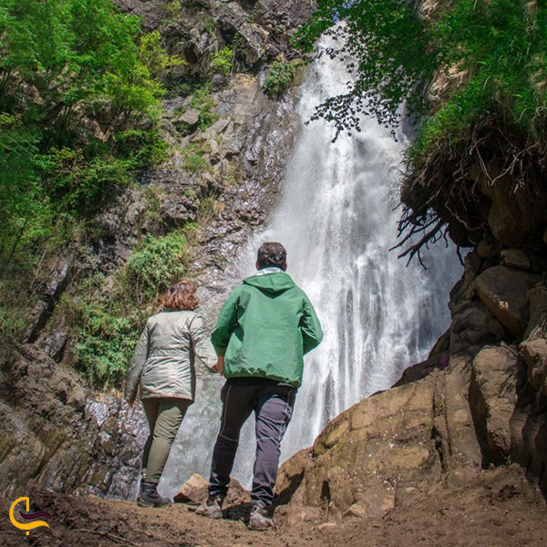 عکس جنگل نوردی آبشار زیبای میلاش