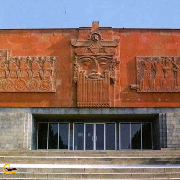 تصویری از بازدید از آثار باستانی و موزه‌های ایروان