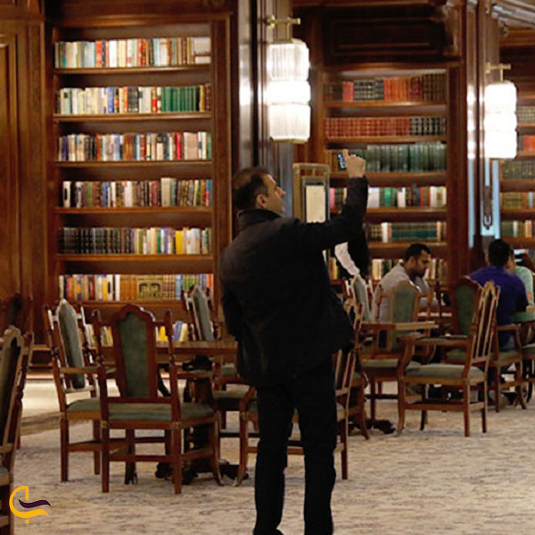 عکاسی در کتابخانه ایران مال