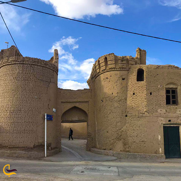عکس قلعه سامه در روستای عقدا