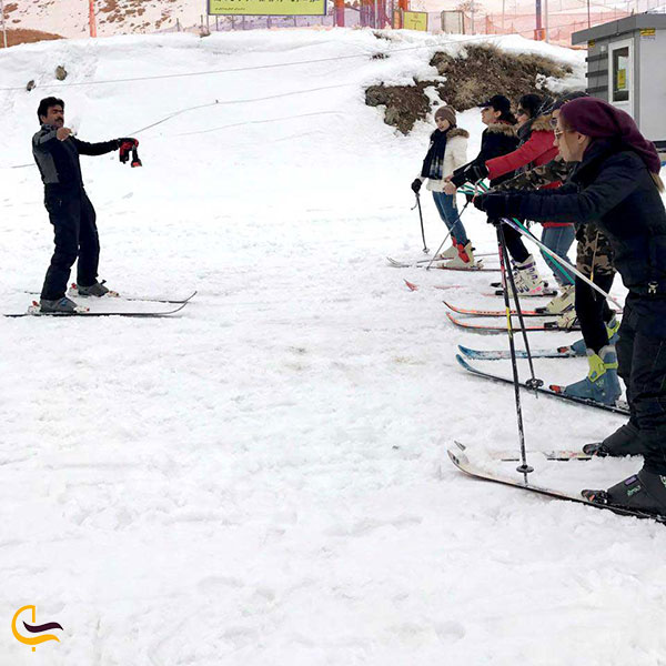 عکس مدرسه آموزش اسکی در پیست شمشک
