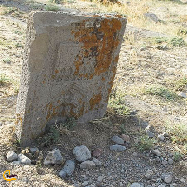 عکس سنگ قبرهای بی نام و نشان