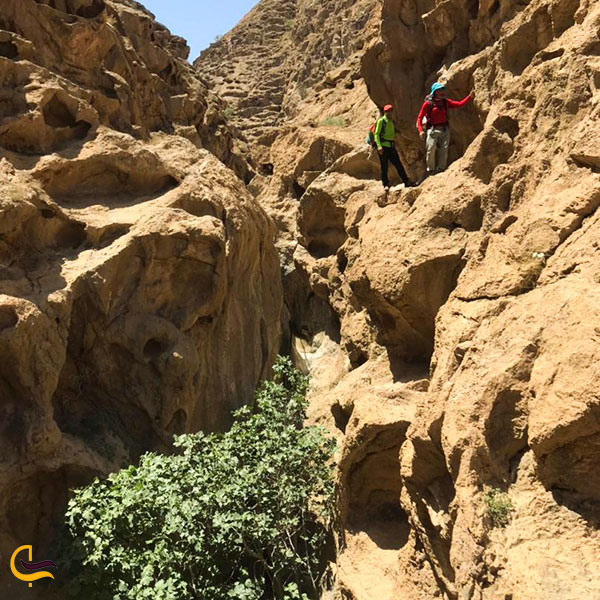 عکس پیاده روی آبشار دره گاهان