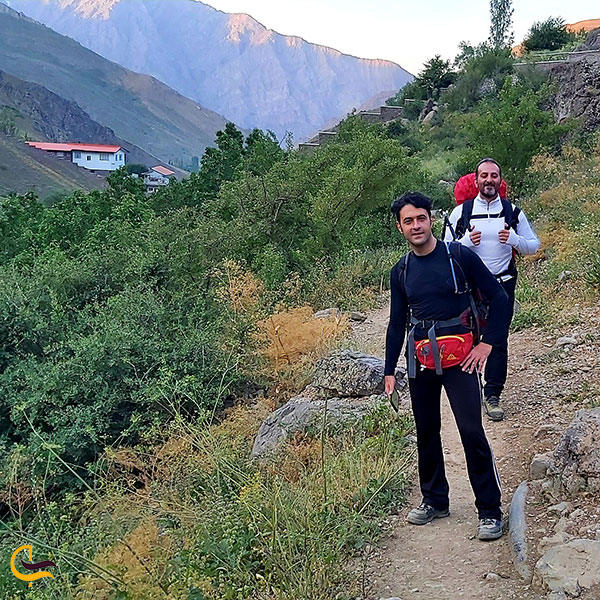عکس پیاده روی در طبیعت روستای لالان فشم