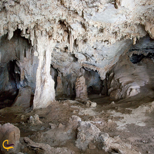 عکس آبشاری از کانی‌ها در درون غار شاپور