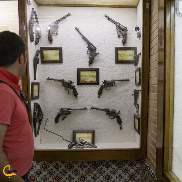 عکس اسلحه‌های موزه نظامی شیراز