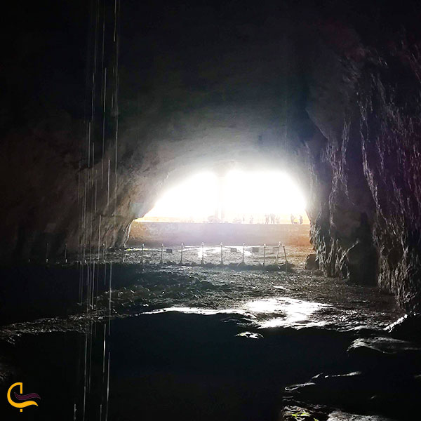 عکس آبشاری از کانی‌ها در درون غار شاپور