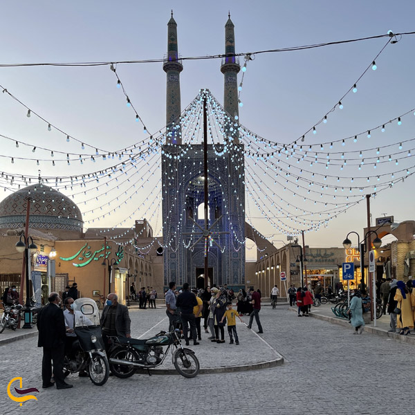 تصویری از مسجد جامع یزد بر روی آتشکده