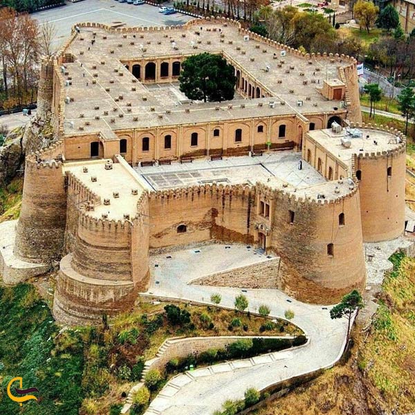 تصویری از قلعه فلک الافلاک